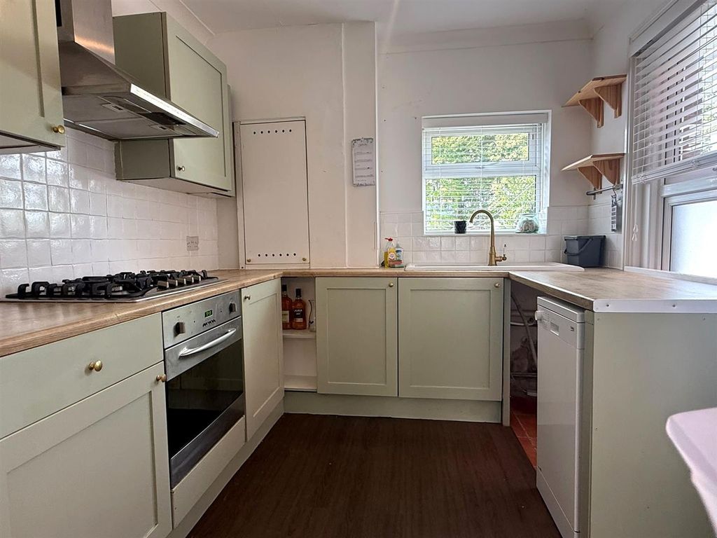 Property photo 2 of 14 21A8Eefb-44c7-48d2-81F6-Fd367180ce3c.Jpg