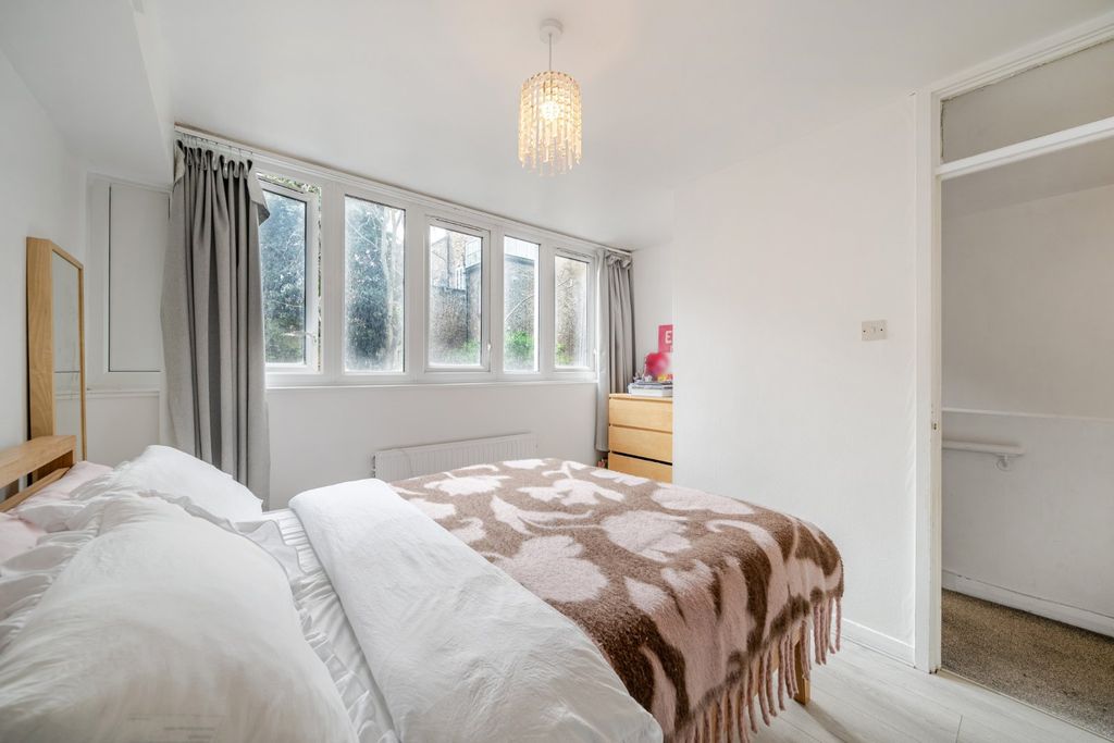 Property photo 3 of 15 Picture No. 12