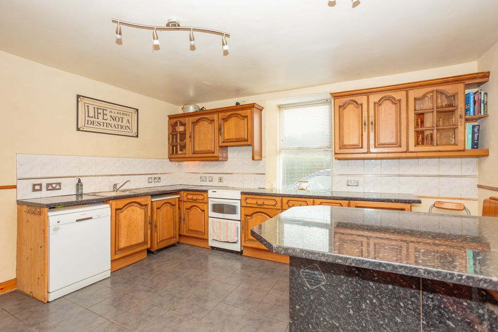 Property photo 2 of 29 Kitchen