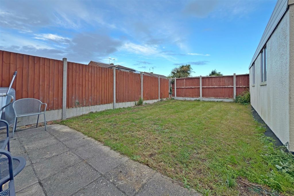 Property photo 3 of 14 Garden