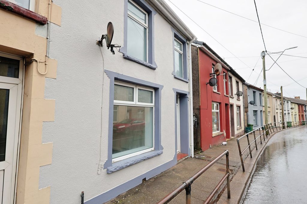 Property photo 1 of 34 Picture No. 25