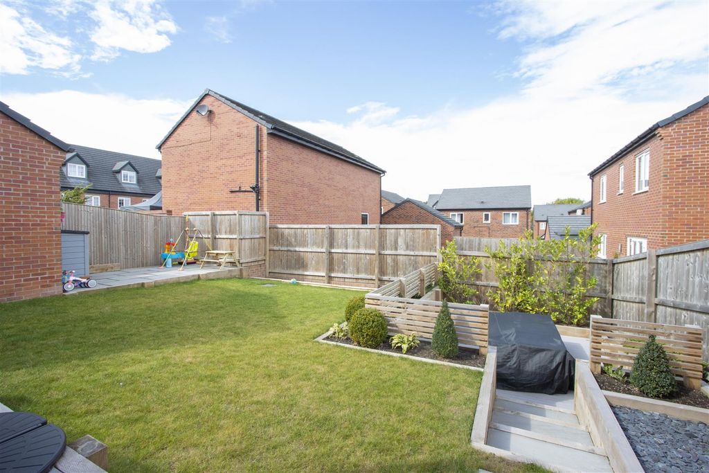 Property photo 3 of 26 Rear Garden 1