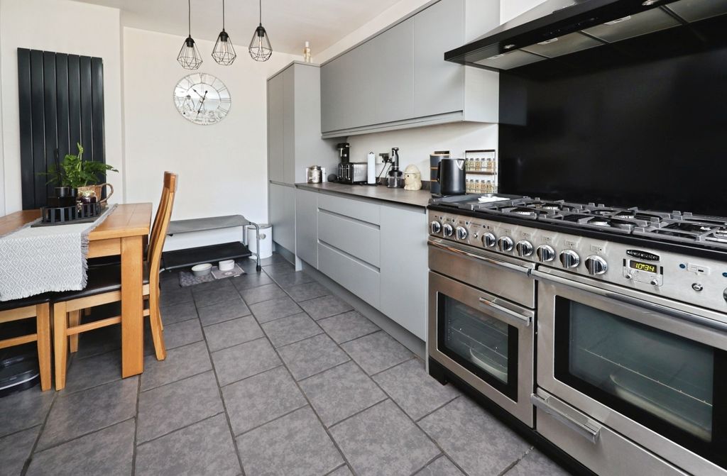 Property photo 2 of 22 4253821