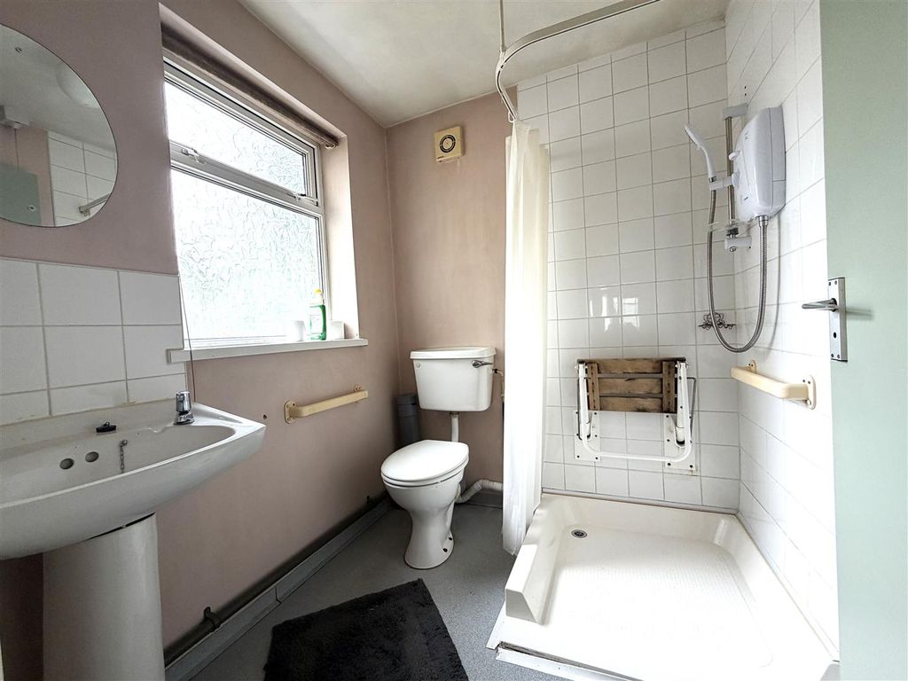 Property photo 3 of 12 Ds Shower Room.Jpeg