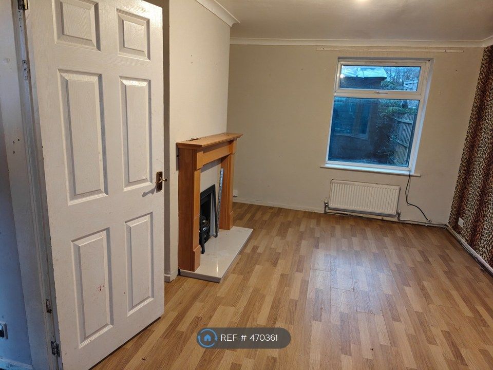 Property photo 3 of 8 Lounge