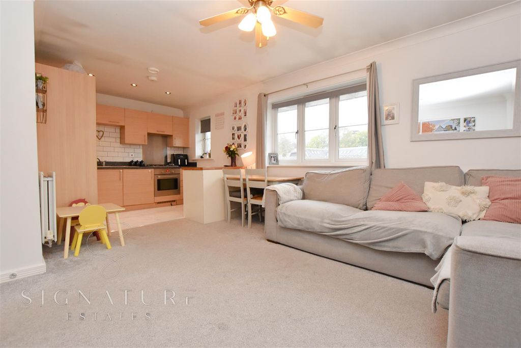 Property photo 3 of 9 Living Room 2 (4).Jpg
