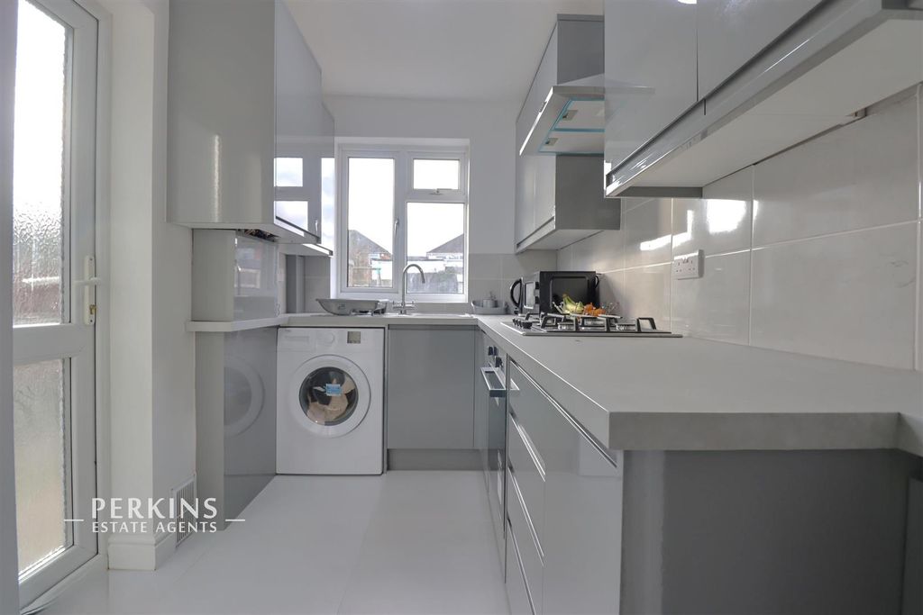 Property photo 1 of 11 Kitchen.Jpg