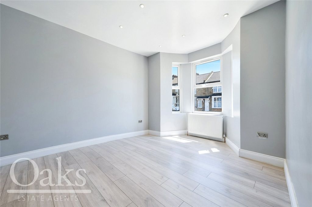 Property photo 3 of 17 Picture No. 28
