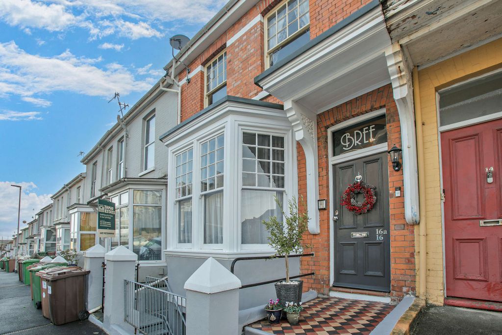 Property photo 1 of 18