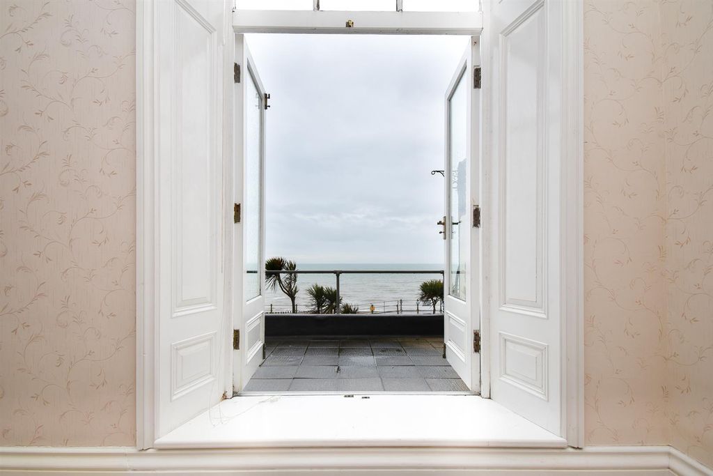 Property photo 3 of 16 Balcony