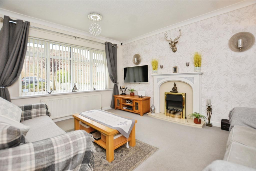 Property photo 2 of 28 Lounge