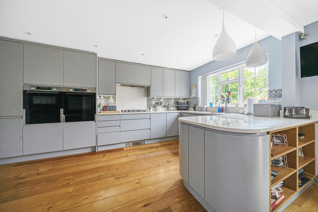 Property photo 2 of 18 Kitchen