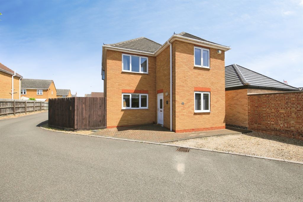 Property photo 1 of 18