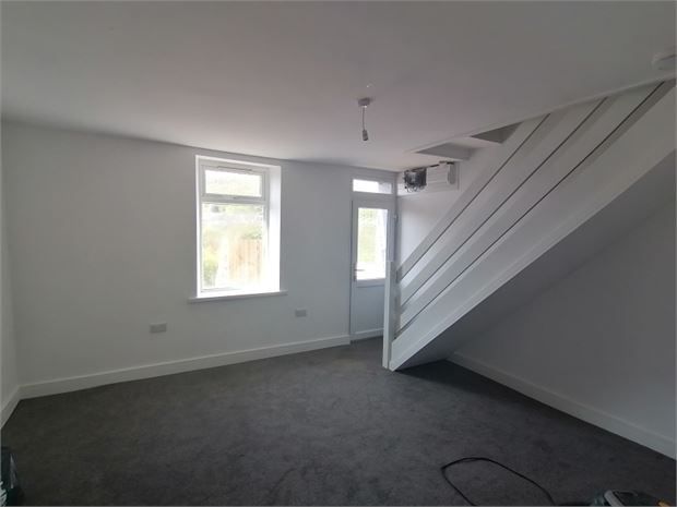 Property photo 3 of 12 Lounge