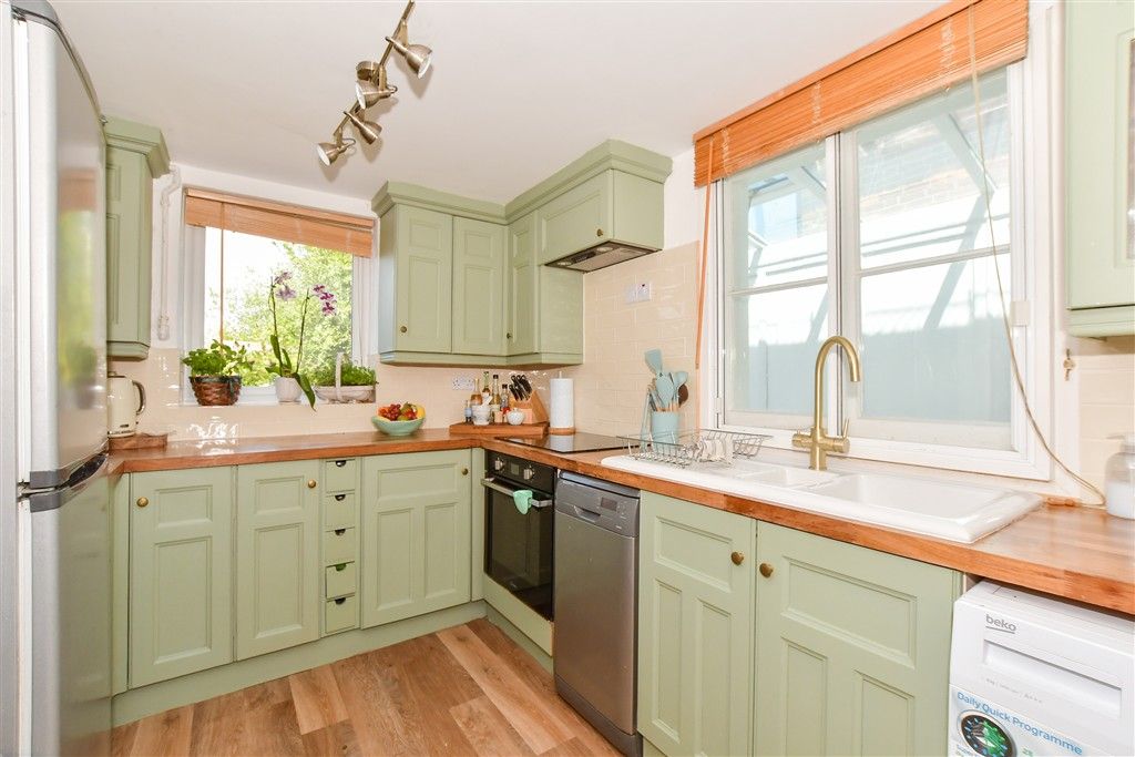 Property photo 1 of 10 Kitchen