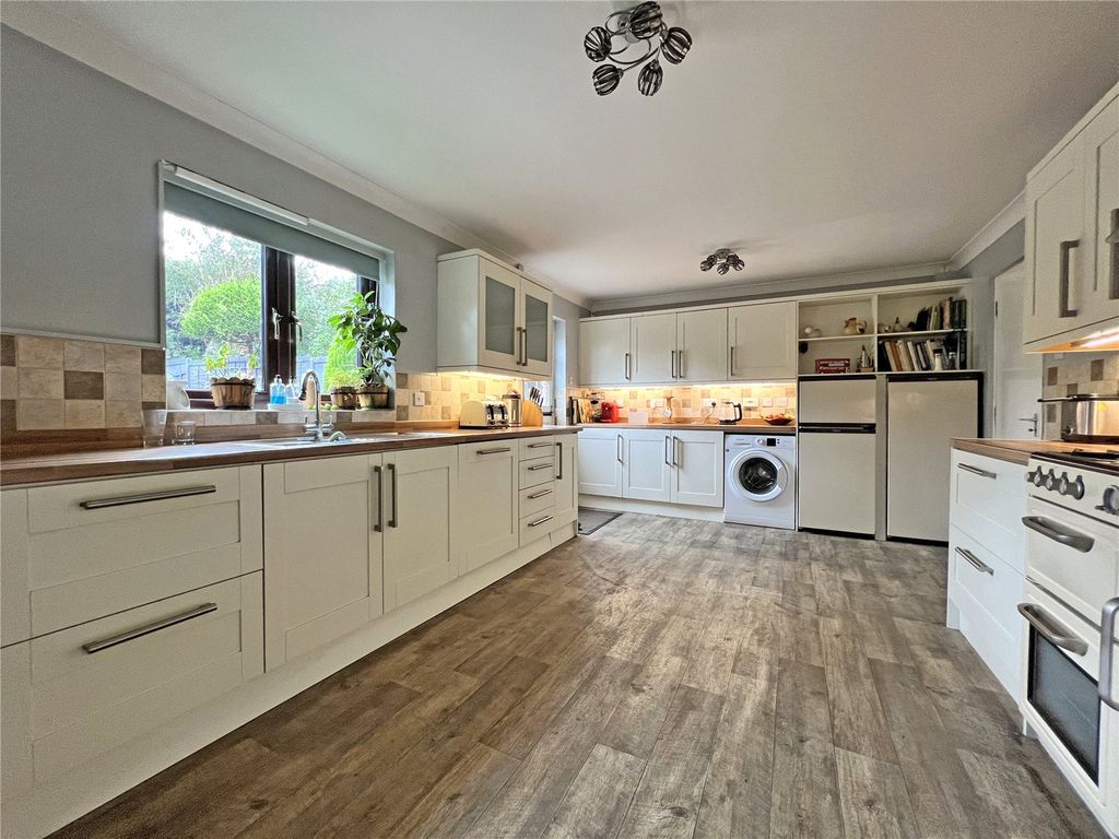 Property photo 2 of 32 Picture No. 34