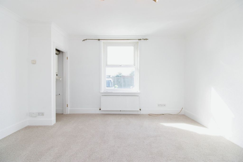 Property photo 1 of 10 Living Room