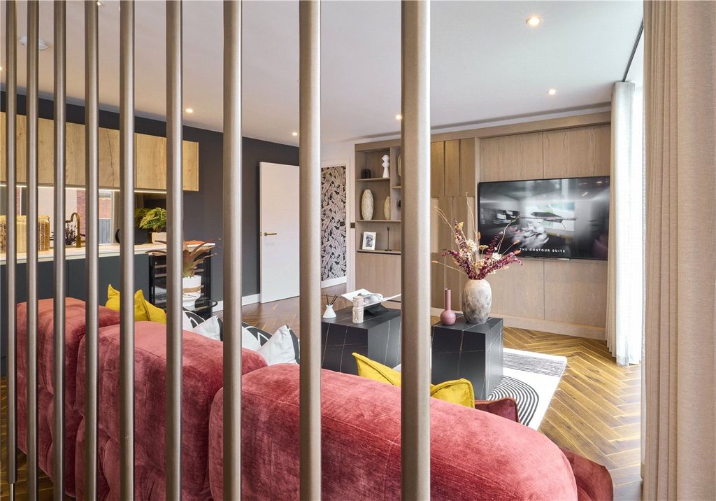 Property photo 3 of 23 Contour