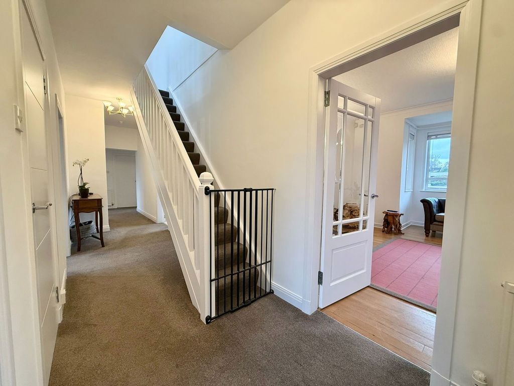 Property photo 3 of 32