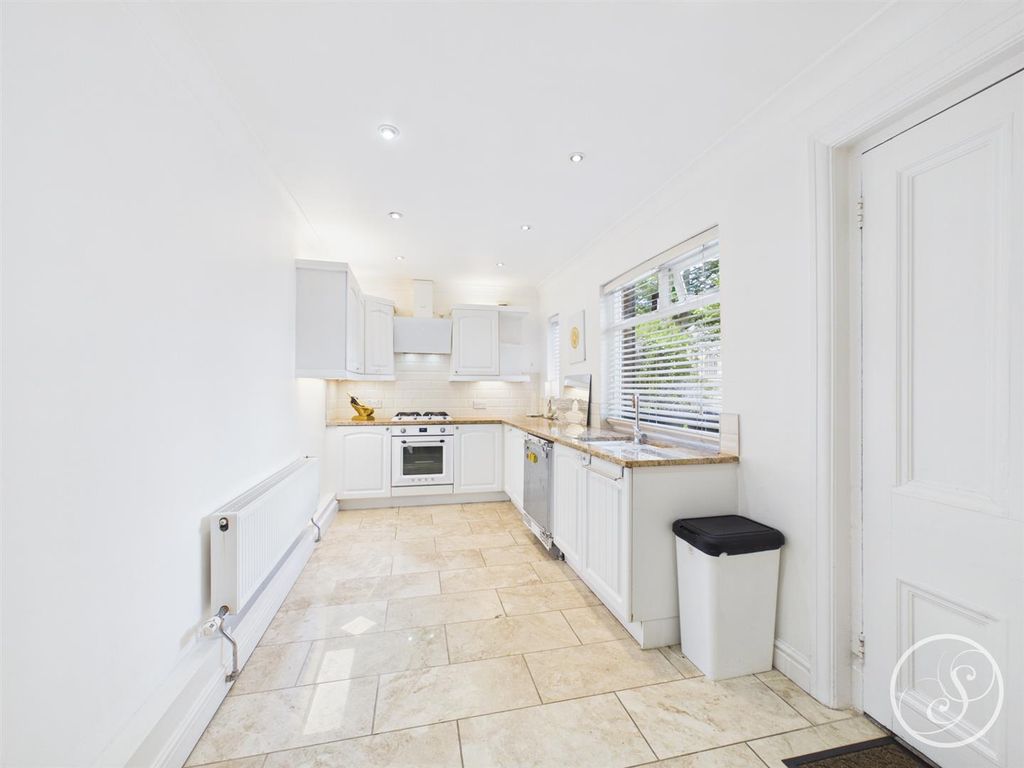 Property photo 2 of 16 Kitchen