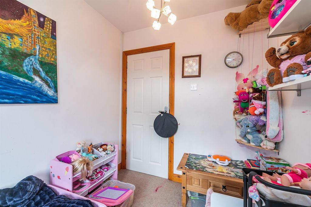 Property photo 2 of 25 17 Burn Brae Mews 02.Jpg
