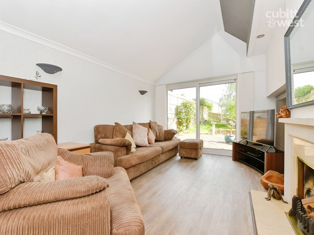 Property photo 2 of 16 d4F3d090-901Geyr3