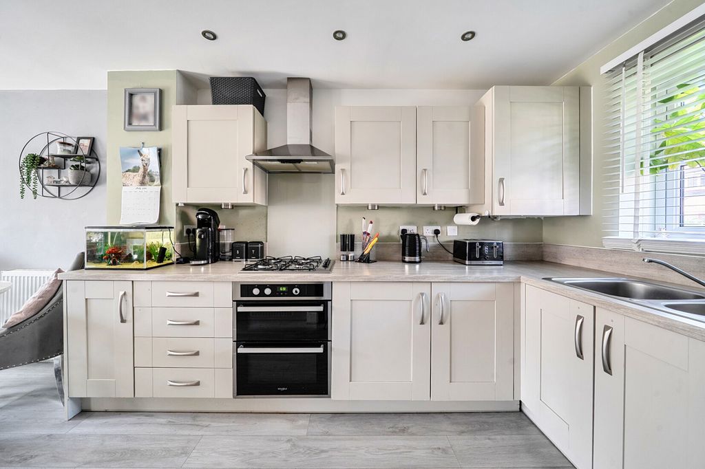Property photo 2 of 19 Kitchen