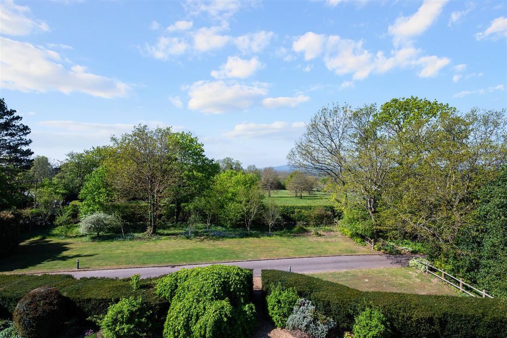 Additional image 24 of 2 bed flat for saleFlanchford Road, Reigate RH2
