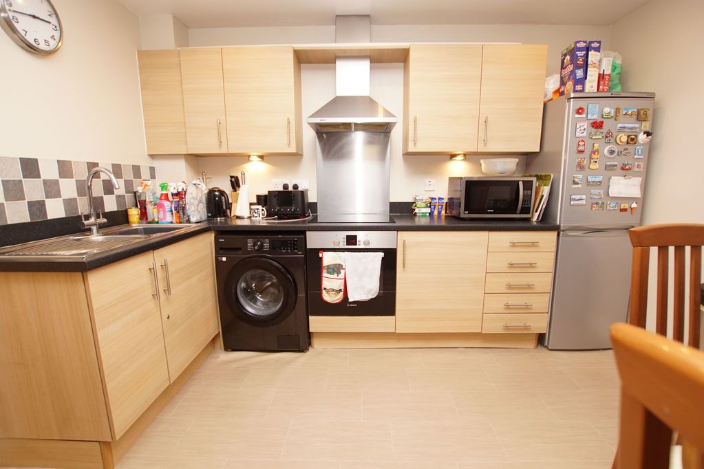 Property photo 2 of 10 Lounge/ Dining/ Kitchen Area