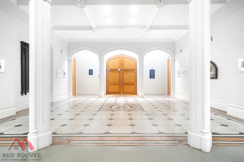 Property photo 2 of 29 Communal Entrance