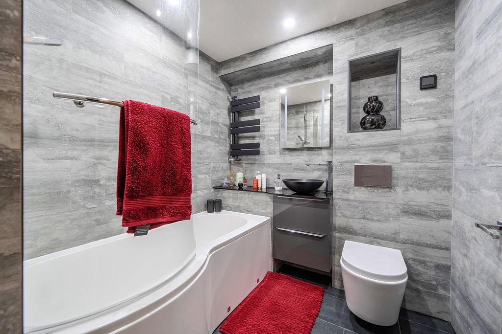 Property photo 3 of 12 Bathroom