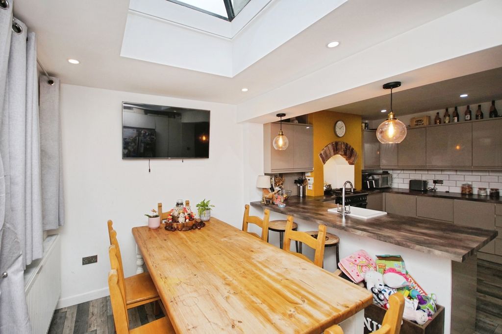 Property photo 2 of 17 Photo