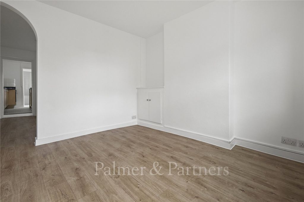 Property photo 3 of 11 Picture No. 12