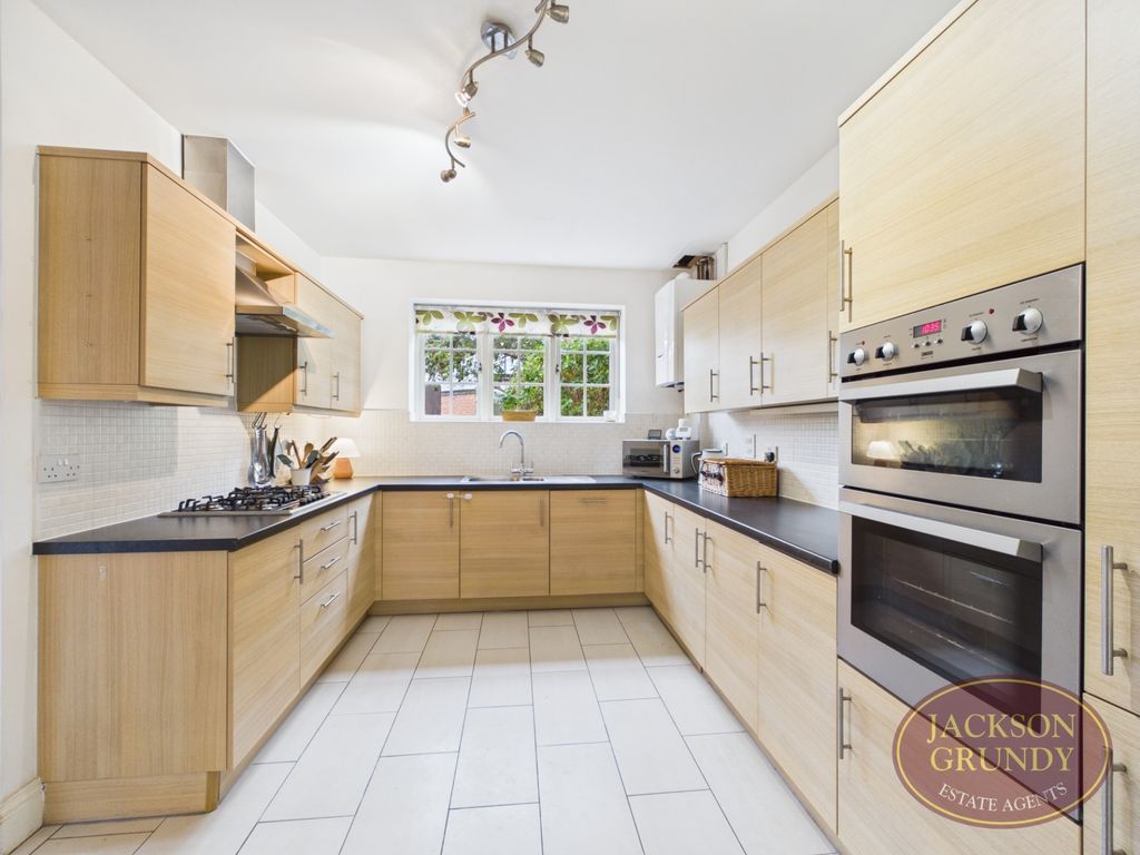 Property photo 3 of 20 Scribers Drive
