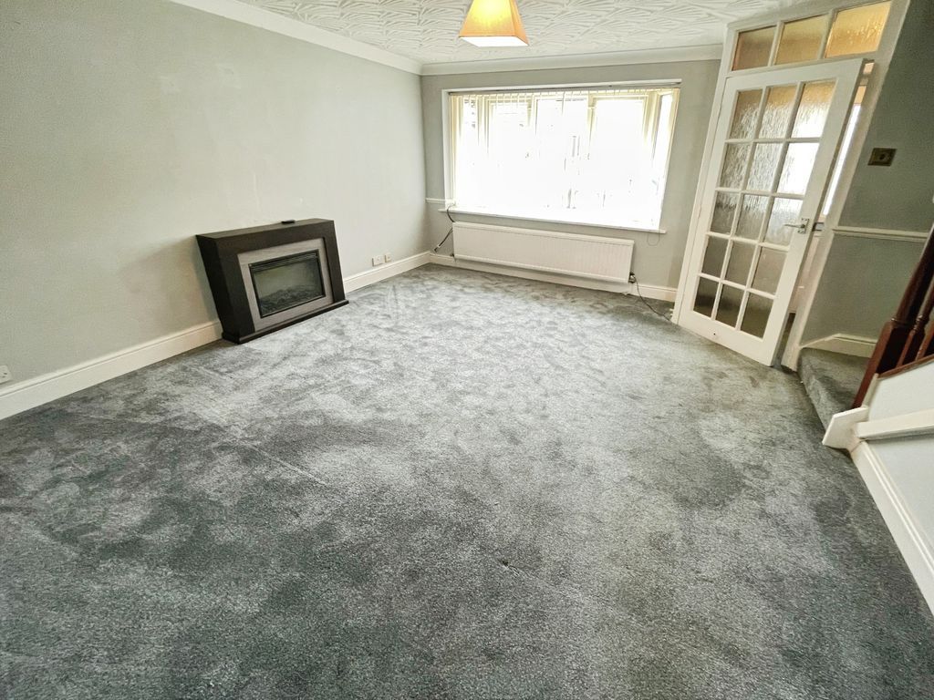 Property photo 2 of 13 Lounge