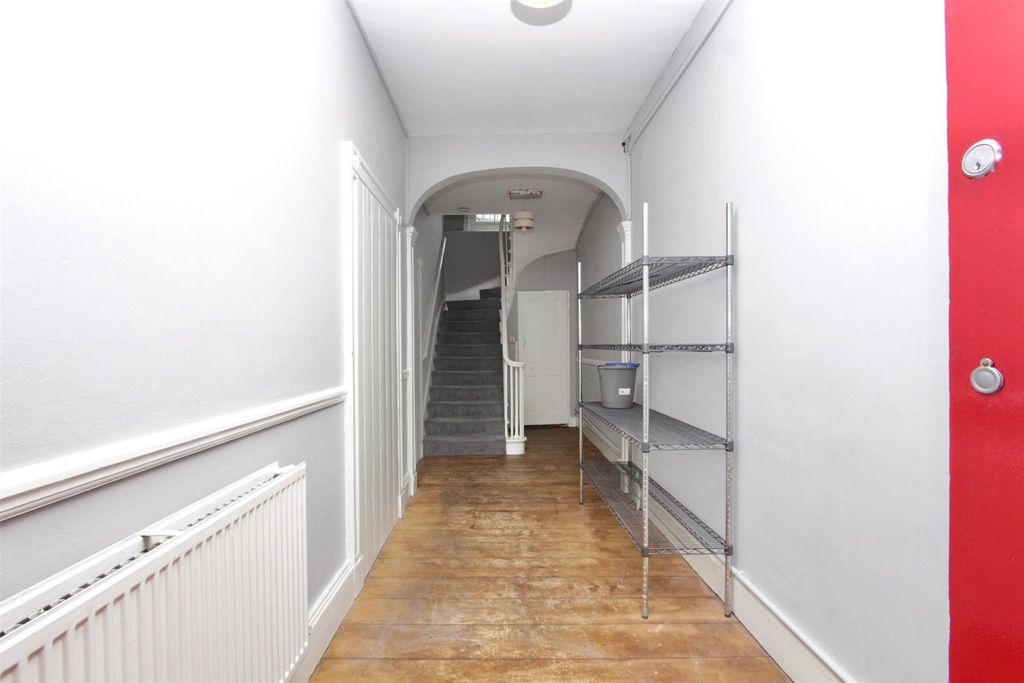 Property photo 3 of 14 Chalk Farm Road, Nw1