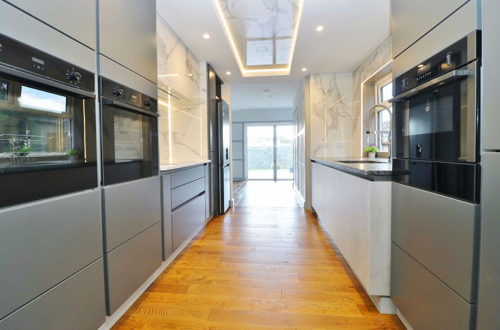 Property photo 2 of 21