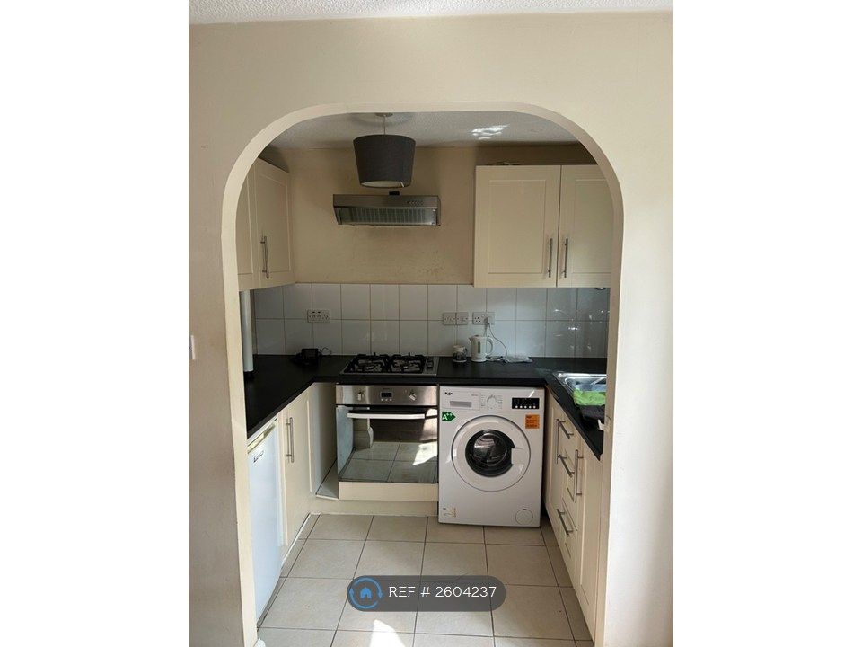 Property photo 3 of 9 Kitchen