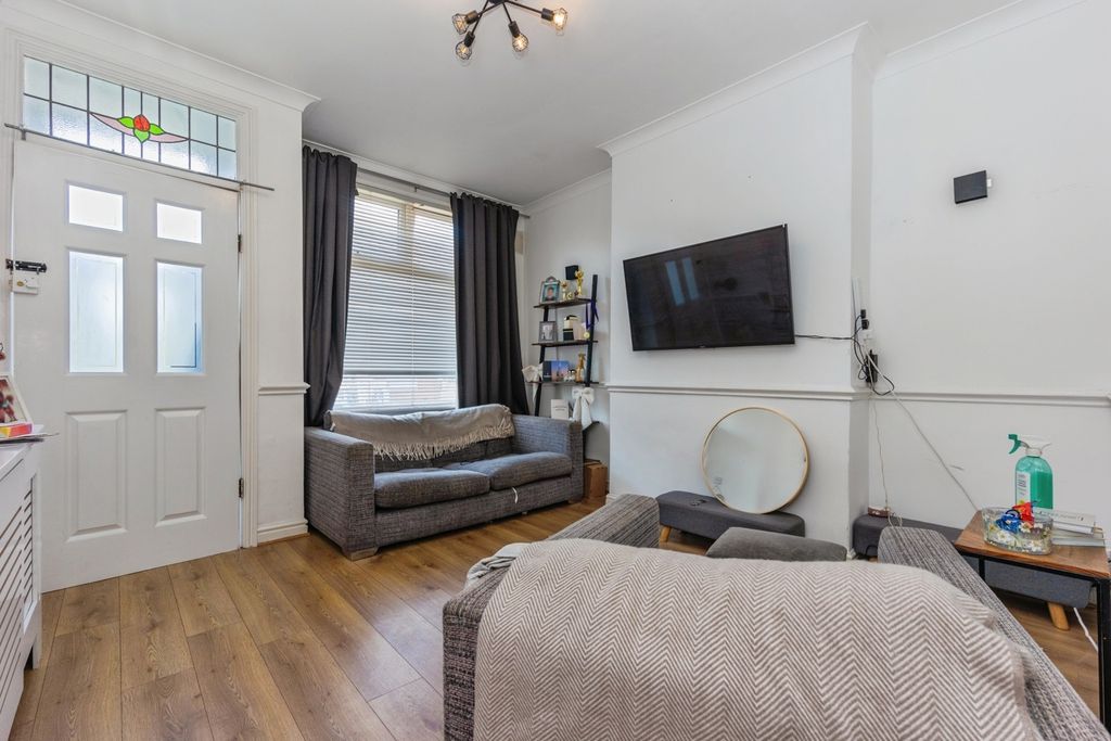 Property photo 3 of 17 Pbox-Img.Jpg