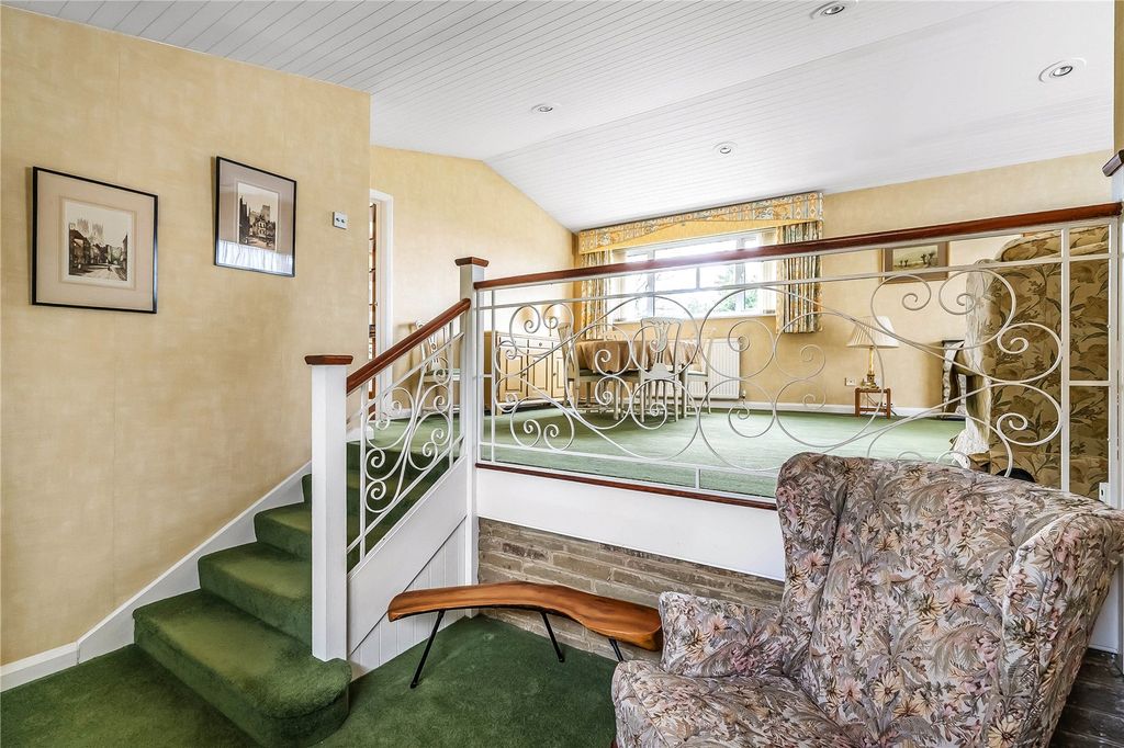 Property photo 3 of 14 Sitting Room