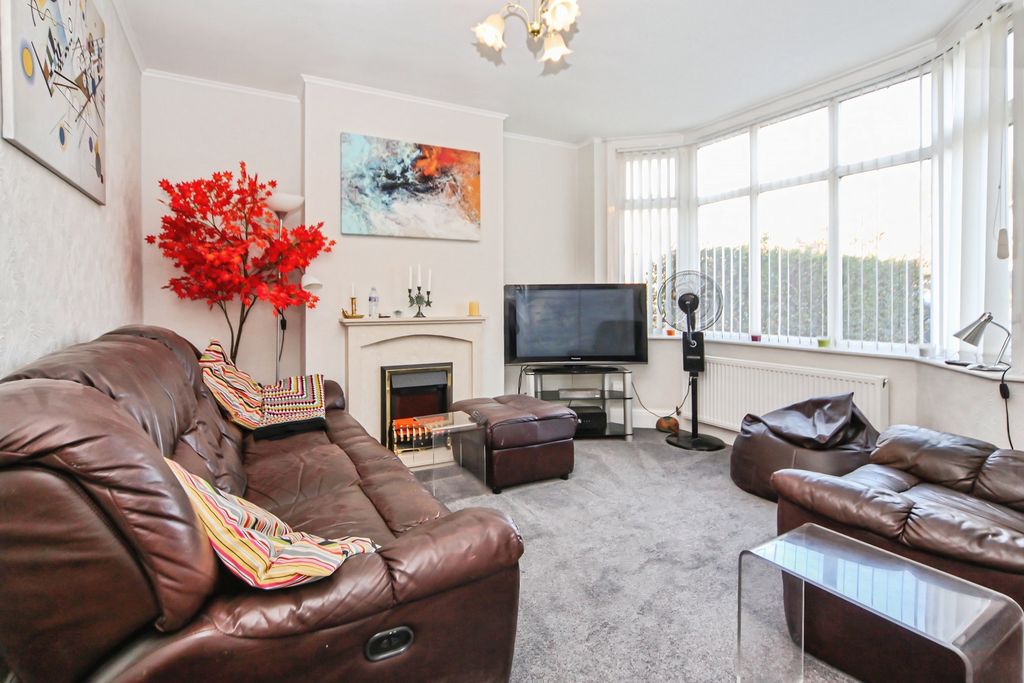 Property photo 2 of 25 Lounge