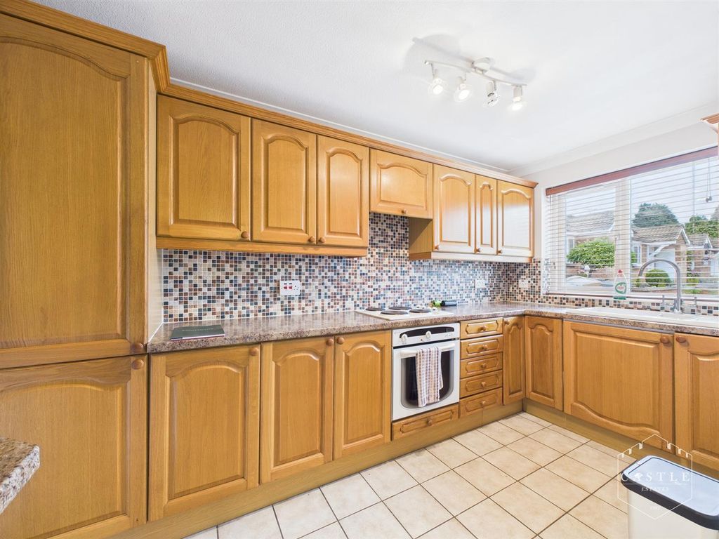 Property photo 2 of 14 Kitchen