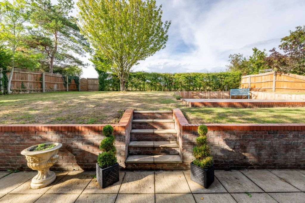Property photo 2 of 32