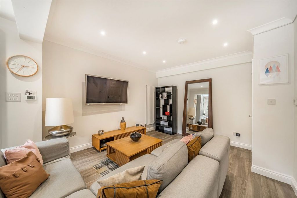 Property photo 2 of 8