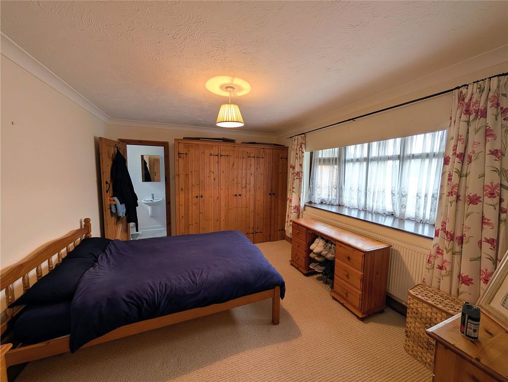 Property photo 2 of 19 Picture No. 15