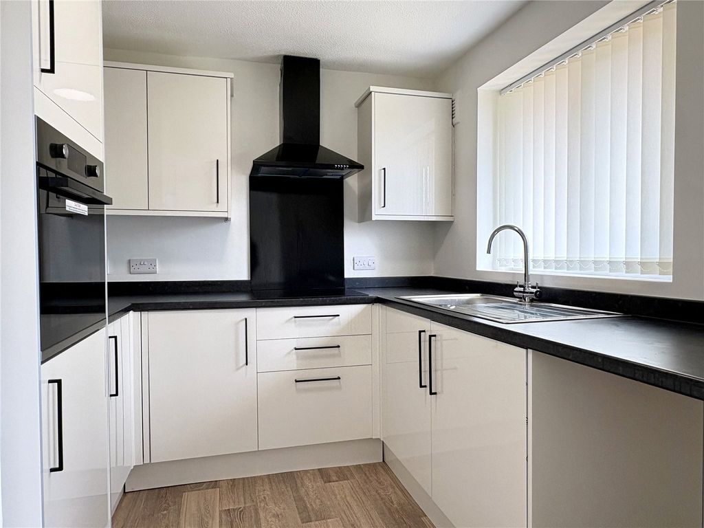 Property photo 3 of 14 Kitchen