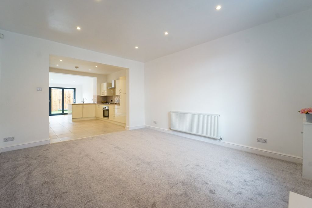 Property photo 2 of 12 Photo