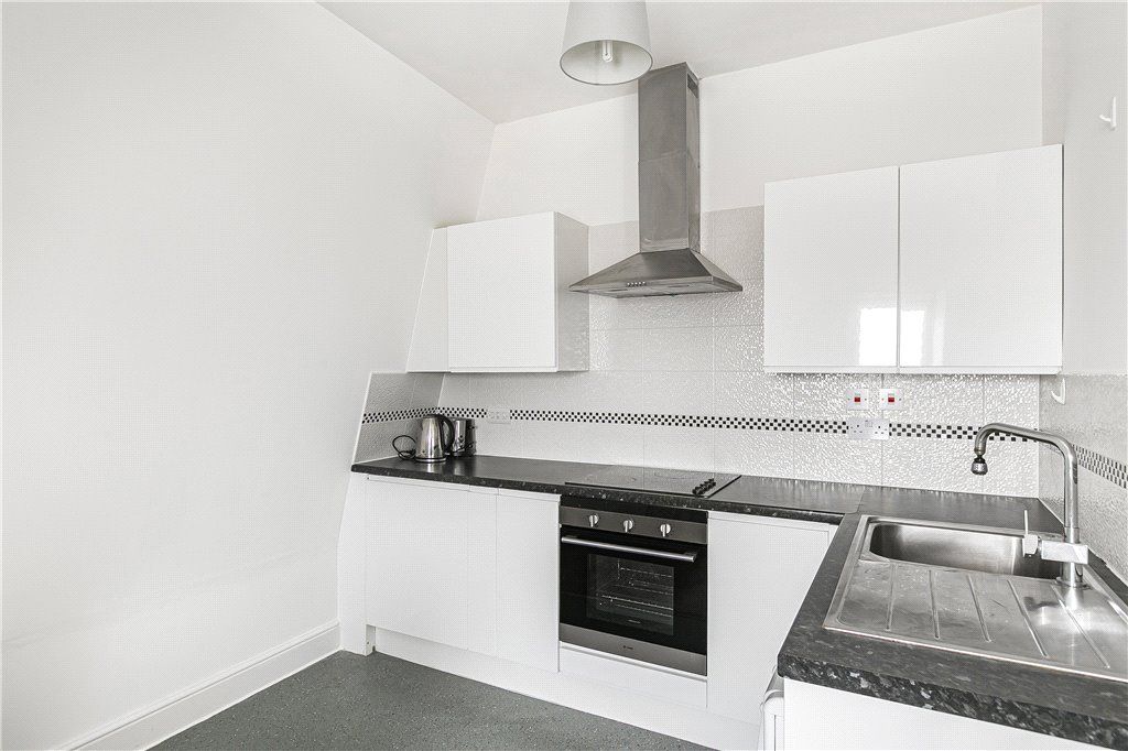 Property photo 3 of 12 Kitchen