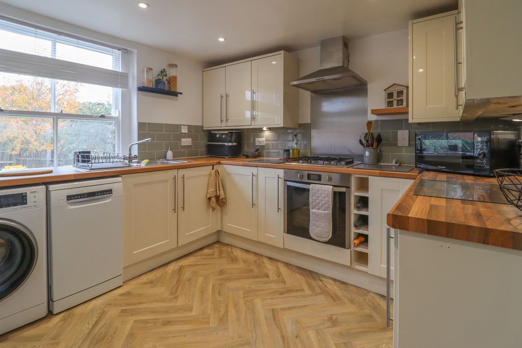 Property photo 2 of 25 3734496