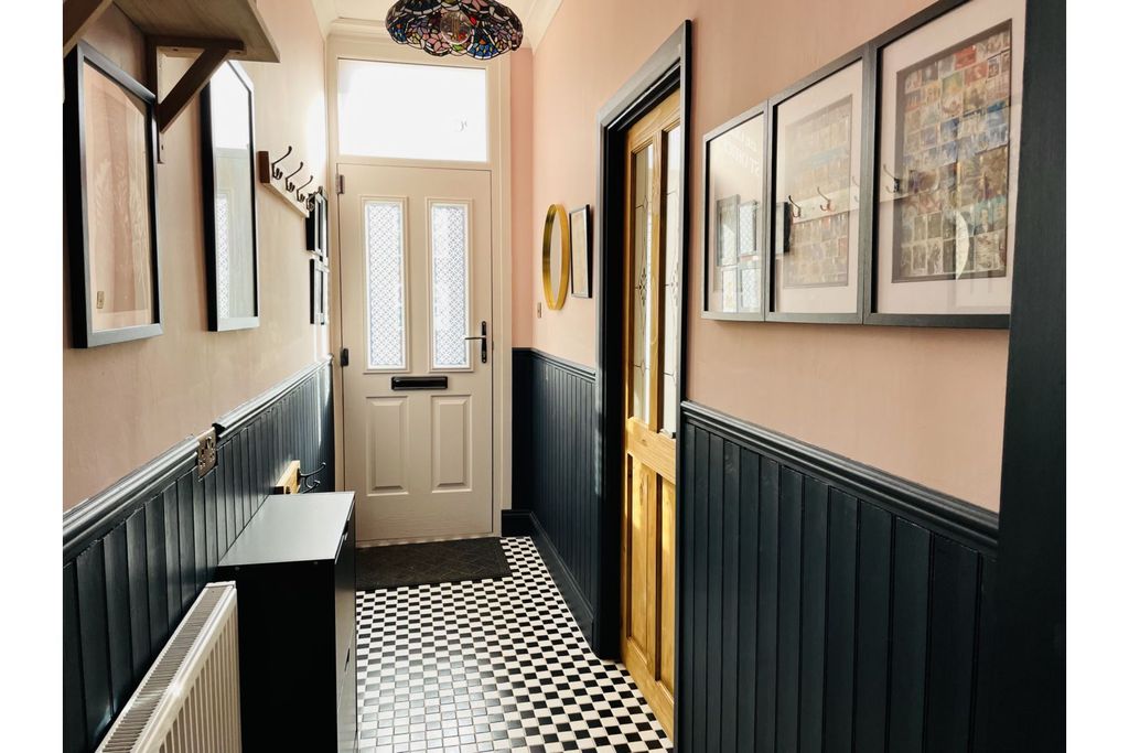 Property photo 3 of 19 Entrance Hallway